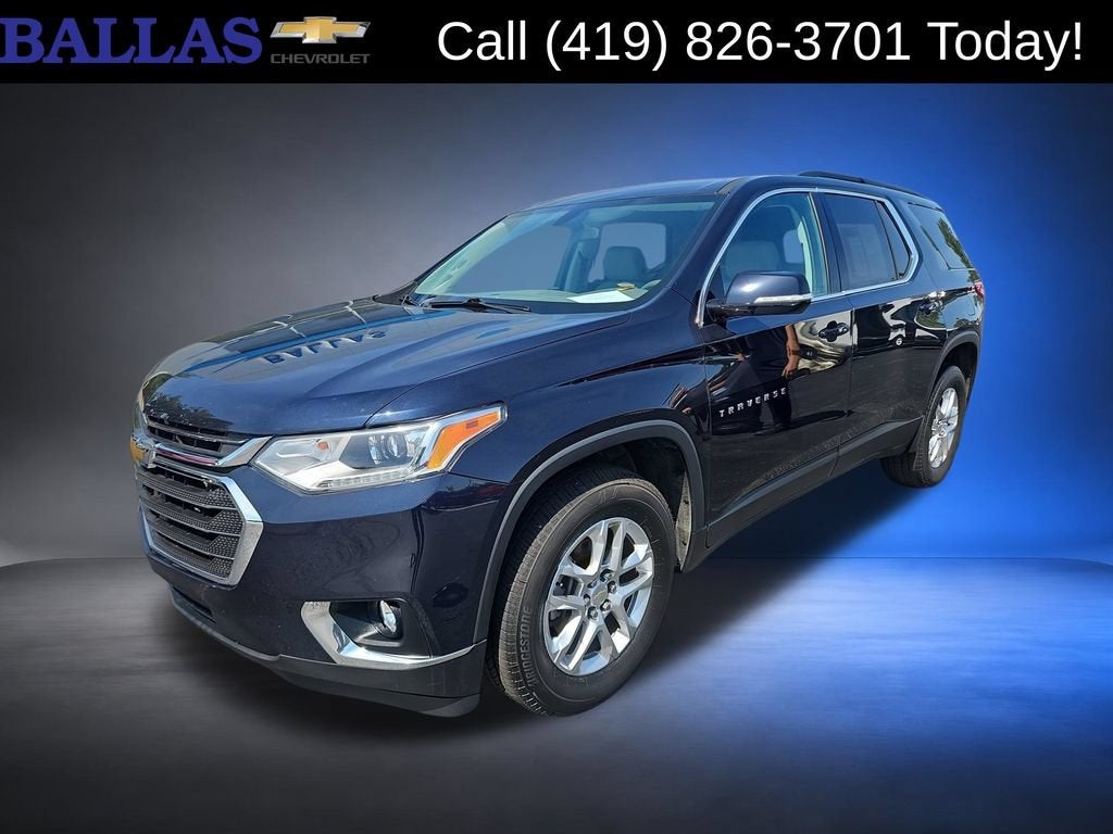 2020 Chevrolet Traverse LT Cloth in Midnight Blue Metallic — front three-quarter view