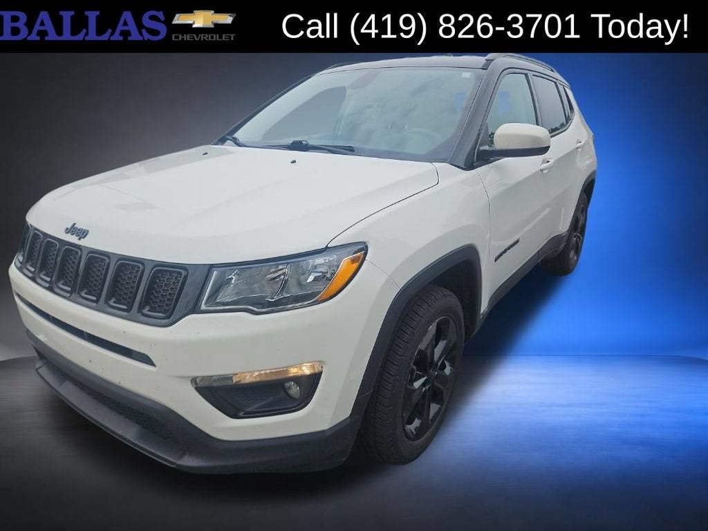 2018 Jeep Compass Altitude 4x4 in White — front three-quarter view